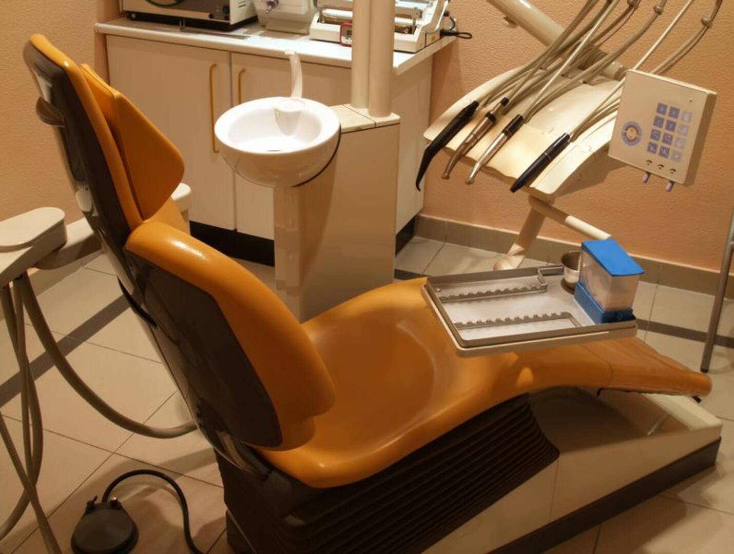 Laney Dental & Denture Clinic